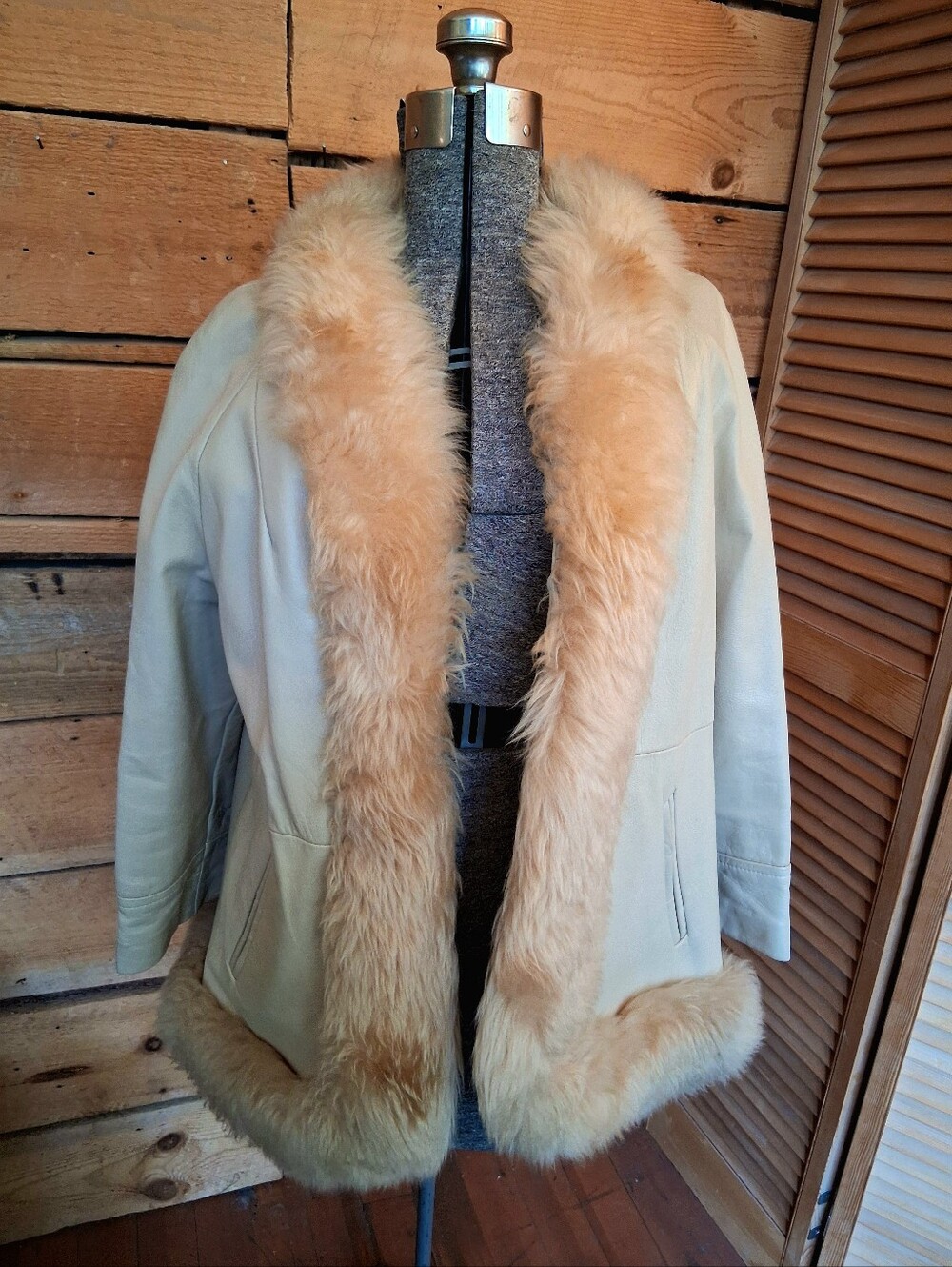 Vintage 60s 70s Cream Leather With Faux Fur-Trim Women's Coat Hobo Hippie Style